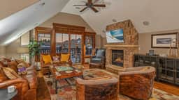 Crystal Peak Lodge #7504: Celestite Retreat