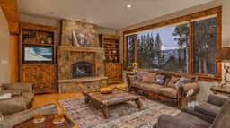 Alpenglow Peaks Lodge