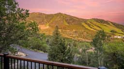 Glacier Lodge - East