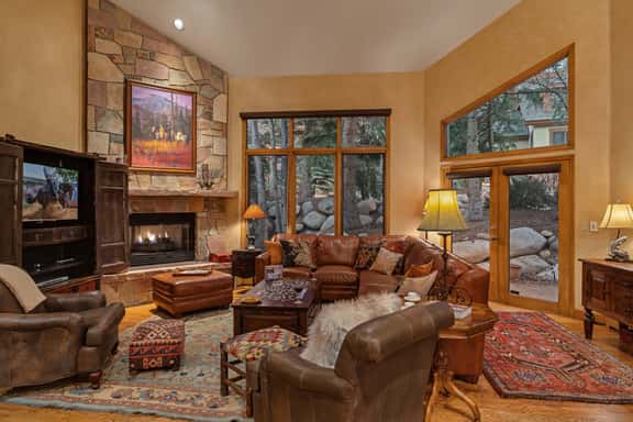 Chalet Aster - Image 1