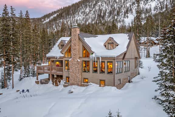 Starlit Pines Lodge - Image 1