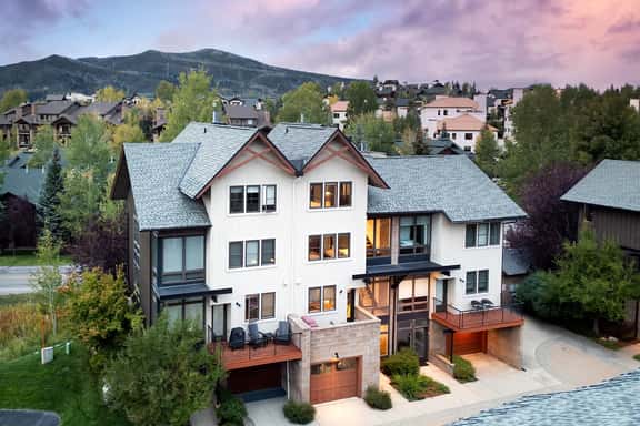 Hawk's View Chalet - Image 1