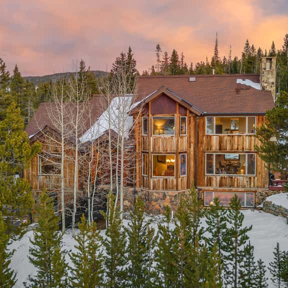 Alpenglow Peaks Lodge - Image 1