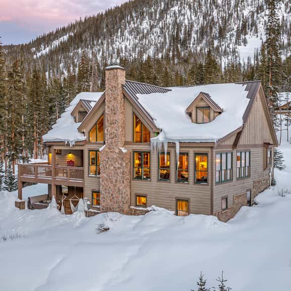 Starlit Pines Lodge - Image 1