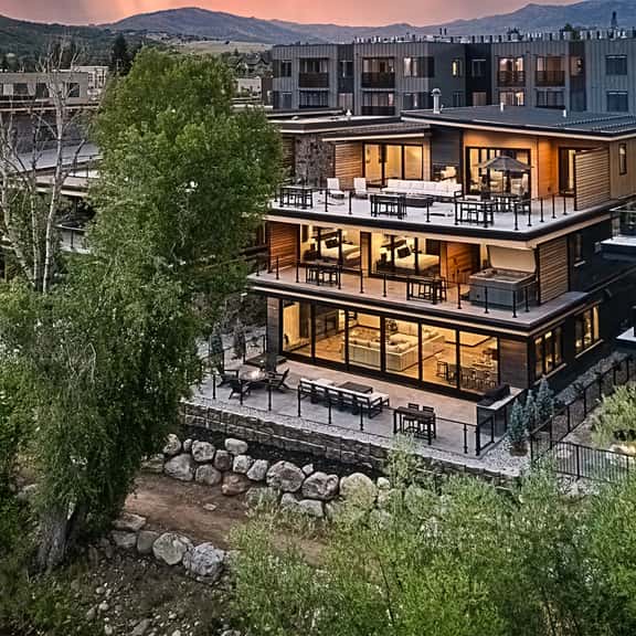 Triple 3 Lodge - Image 1