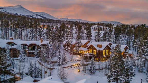 Majestic Mountain Lodge