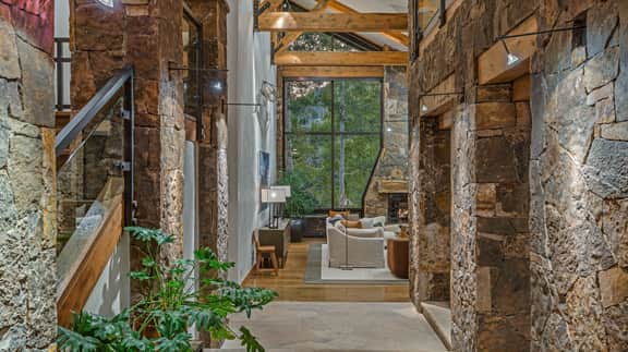 Wayfarer Lodge