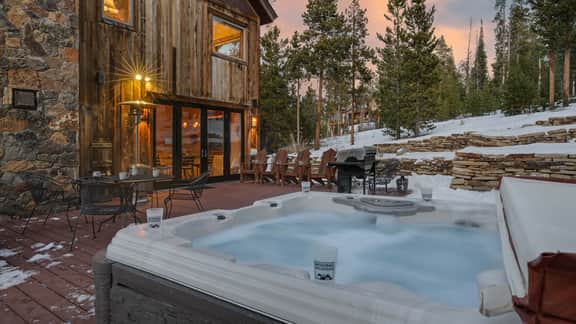Alpenglow Peaks Lodge - Image 2