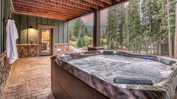Starlit Pines Lodge