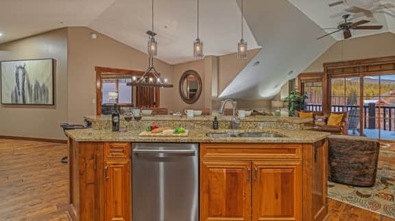 Crystal Peak Lodge #7504: Celestite Retreat