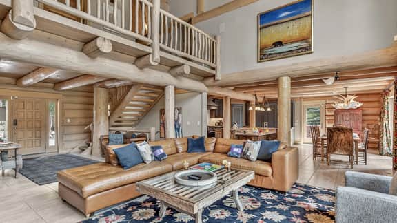 Twin Eagles Lodge
