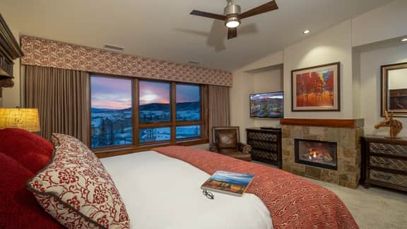 One Steamboat Place #501: Cougar Mountain