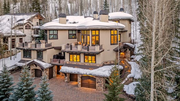 Alpenglow Peaks Lodge