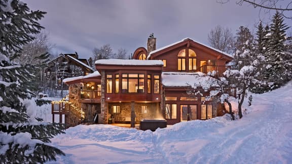 Trails Edge Lodge - Image 1