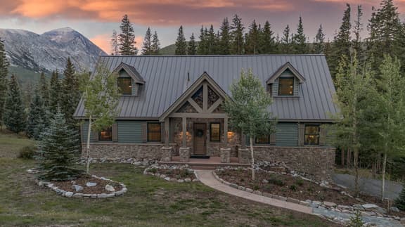 Starlit Pines Lodge