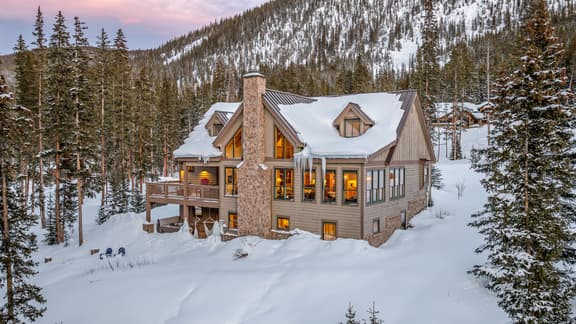 Starlit Pines Lodge - Image 1