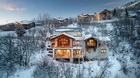 Valley View Retreat - Image 1